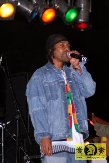 Dixie Peach (UK) with The Indica Band - Jacob Miller Remember Festival - Hoechstenbach 30. Juli 2005 (5).jpg